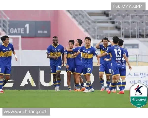 首尔衣恋与城南一和的精彩对决展现足球魅力与团队精神